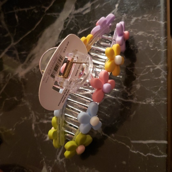 💥BUY 2 GET 1 FREE Pastel blossom claw clip by The Darling Effect, Retail $13.99 - Picture 9 of 11